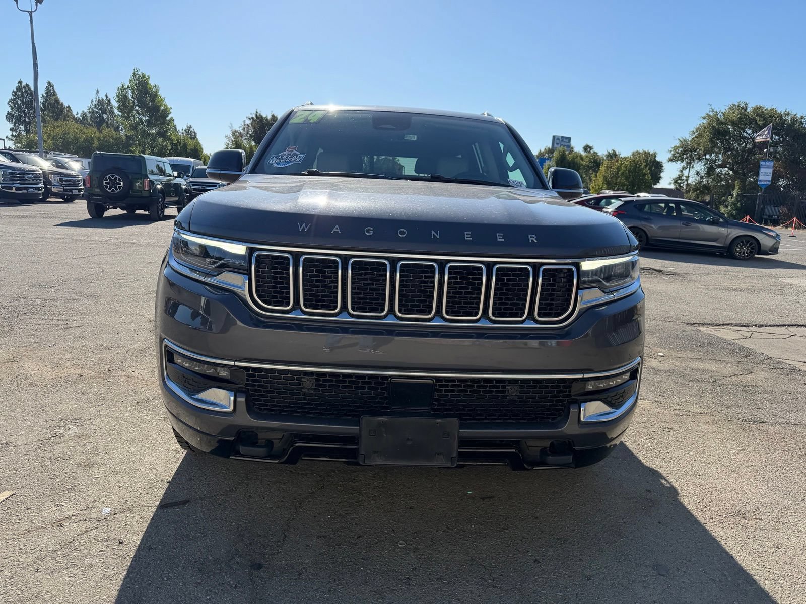 Used 2024 Jeep Wagoneer 4WD w/ HD Trailer Tow Package image 8