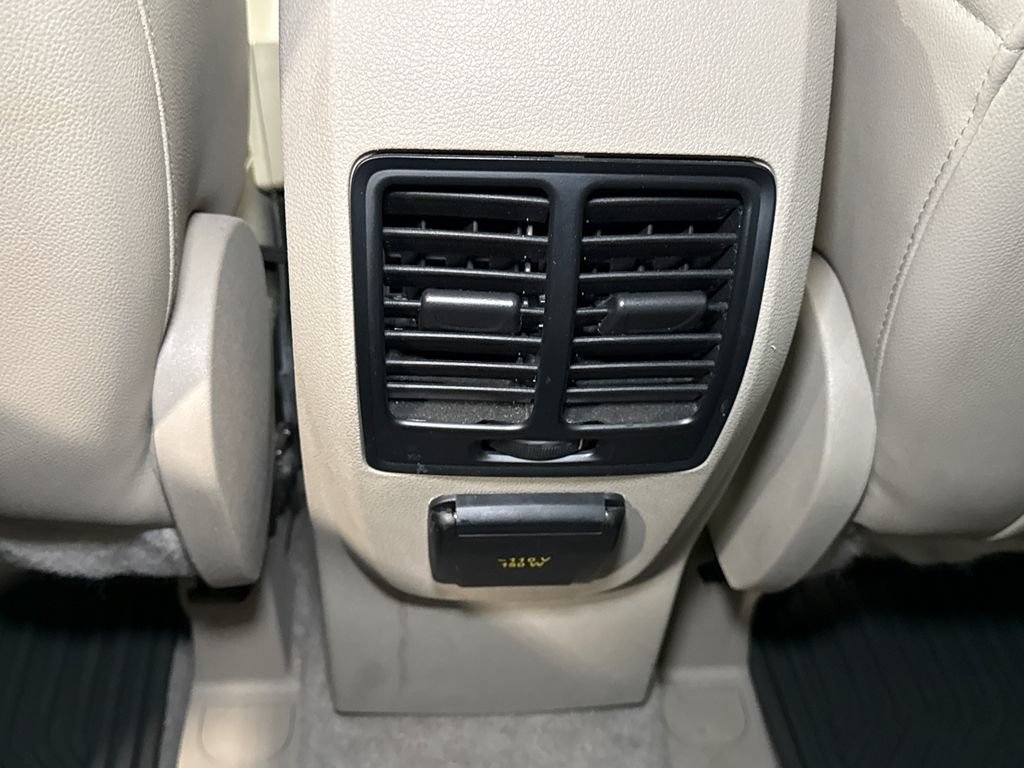 Used 2013 Ford C-MAX SEL FWD image 11