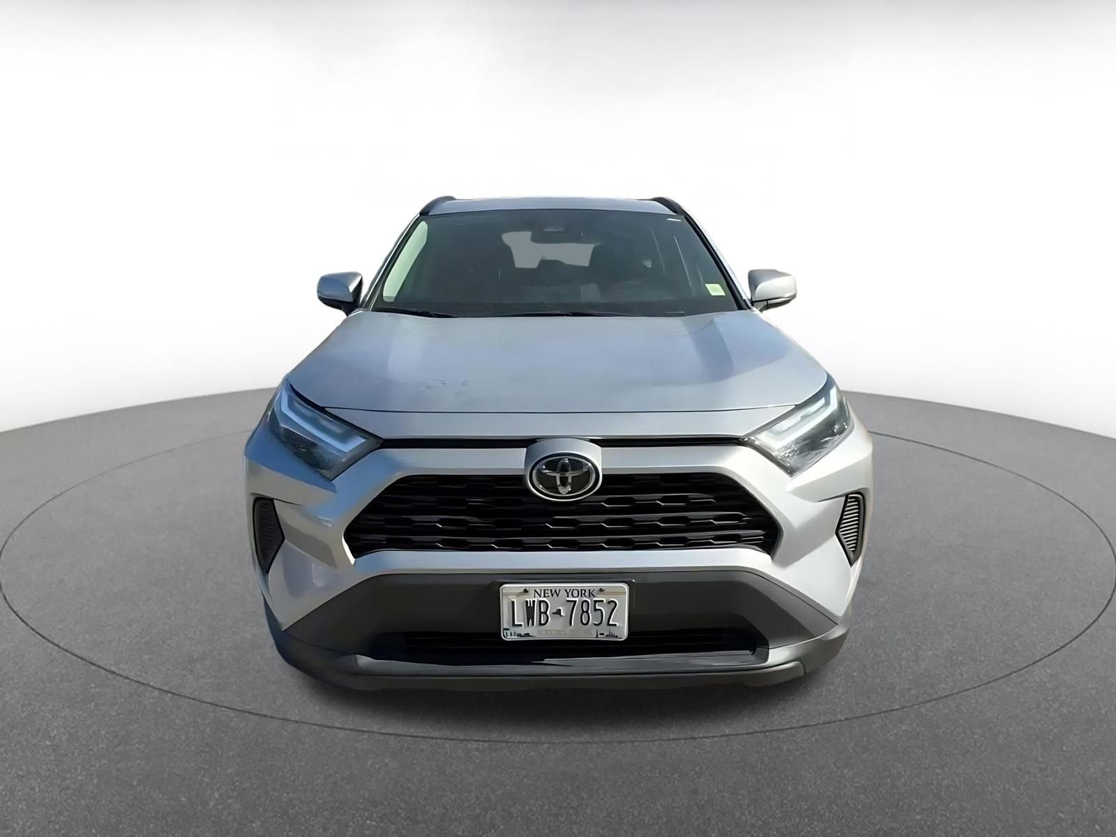 Used 2025 Toyota RAV4 XLE w/ Weather Package FWD image 4