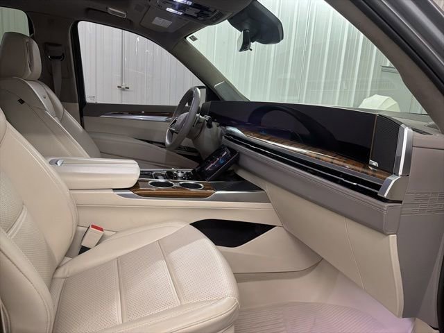 Used 2025 Cadillac Escalade Premium Luxury Platinum w/ LPO, Radiant Package RWD image 30