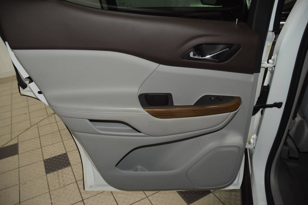 Used 2021 GMC Acadia SLE w/ Driver Convenience Package FWD image 45