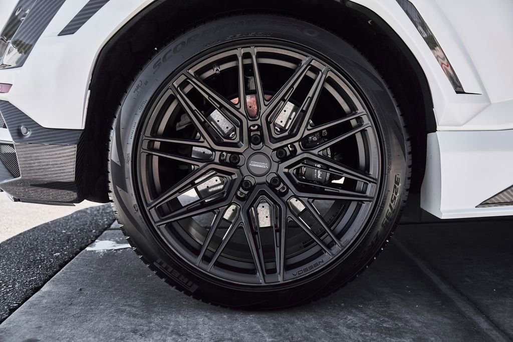Used 2019 Lamborghini Urus AWD/4WD image 25