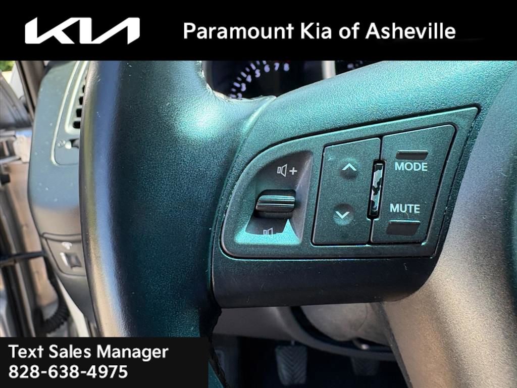 Used 2013 Kia Soul + FWD image 11