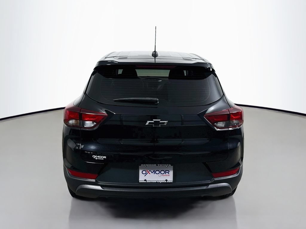 Used 2023 Chevrolet TrailBlazer LS w/ LPO, Blackout Package FWD image 6