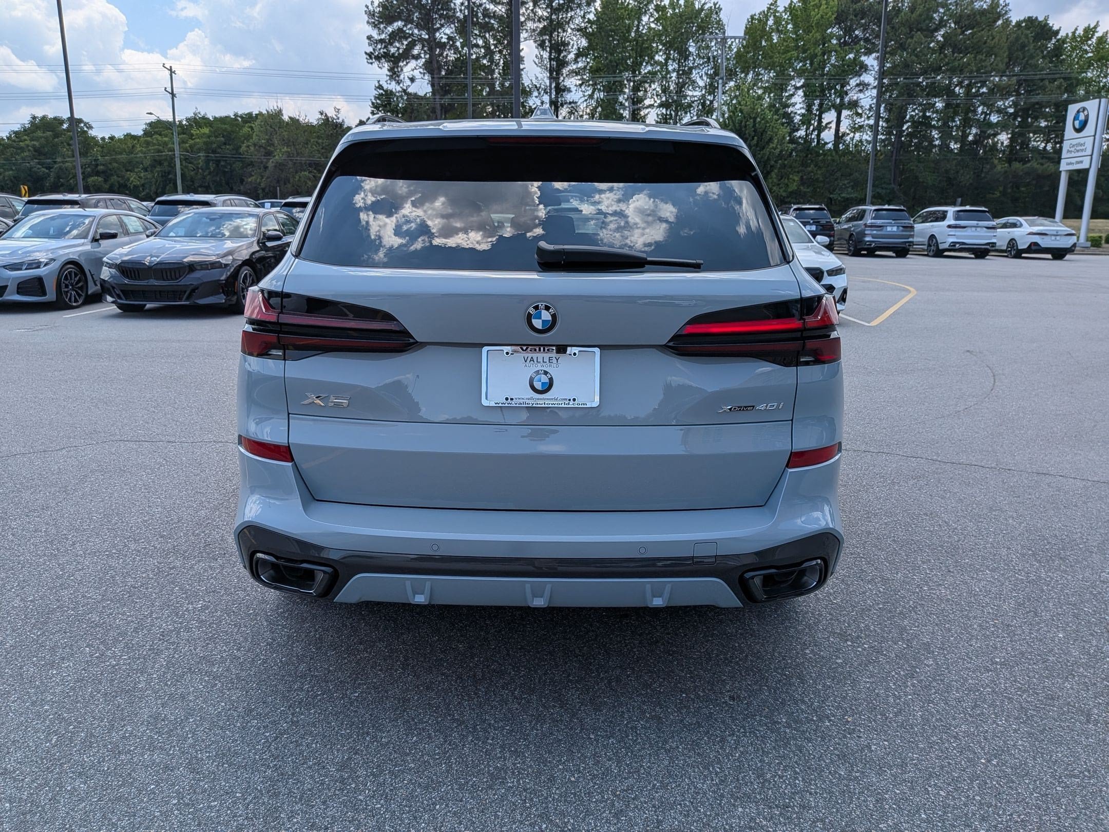 New 2026 BMW X5 xDrive40i w/ M Sport Package AWD/4WD image 4
