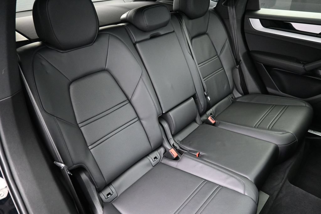 Certified 2024 Porsche Cayenne Coupe AWD/4WD image 27