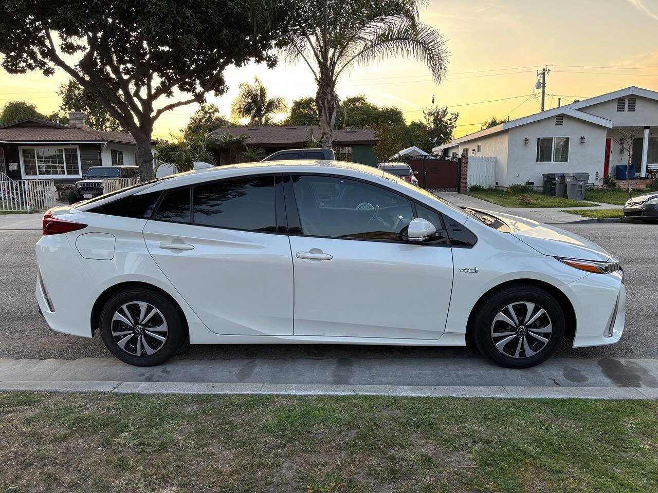 Used 2018 Toyota Prius Prime Premium image 4