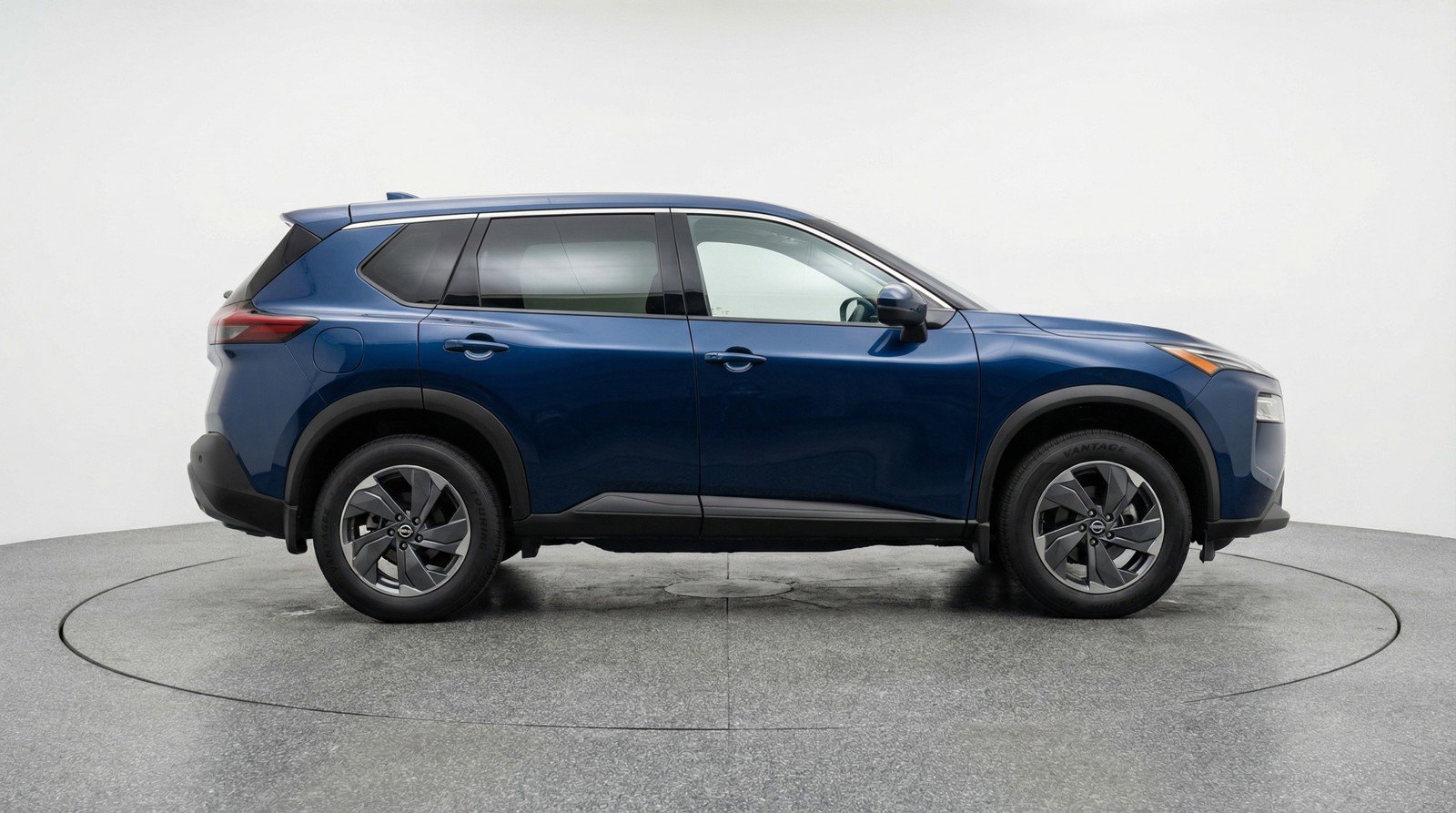 Used 2025 Nissan Rogue SV AWD/4WD image 11