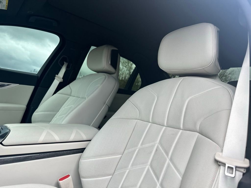 Used 2024 BMW 760i xDrive w/ Executive Package AWD/4WD image 15