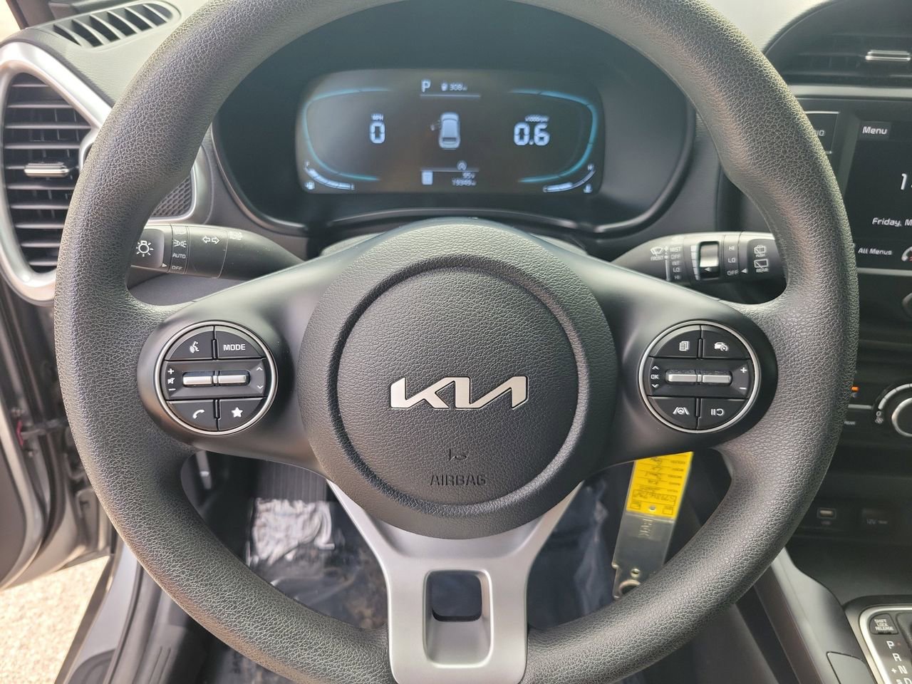 Used 2025 Kia Soul LX w/ LX Technology Package FWD image 17