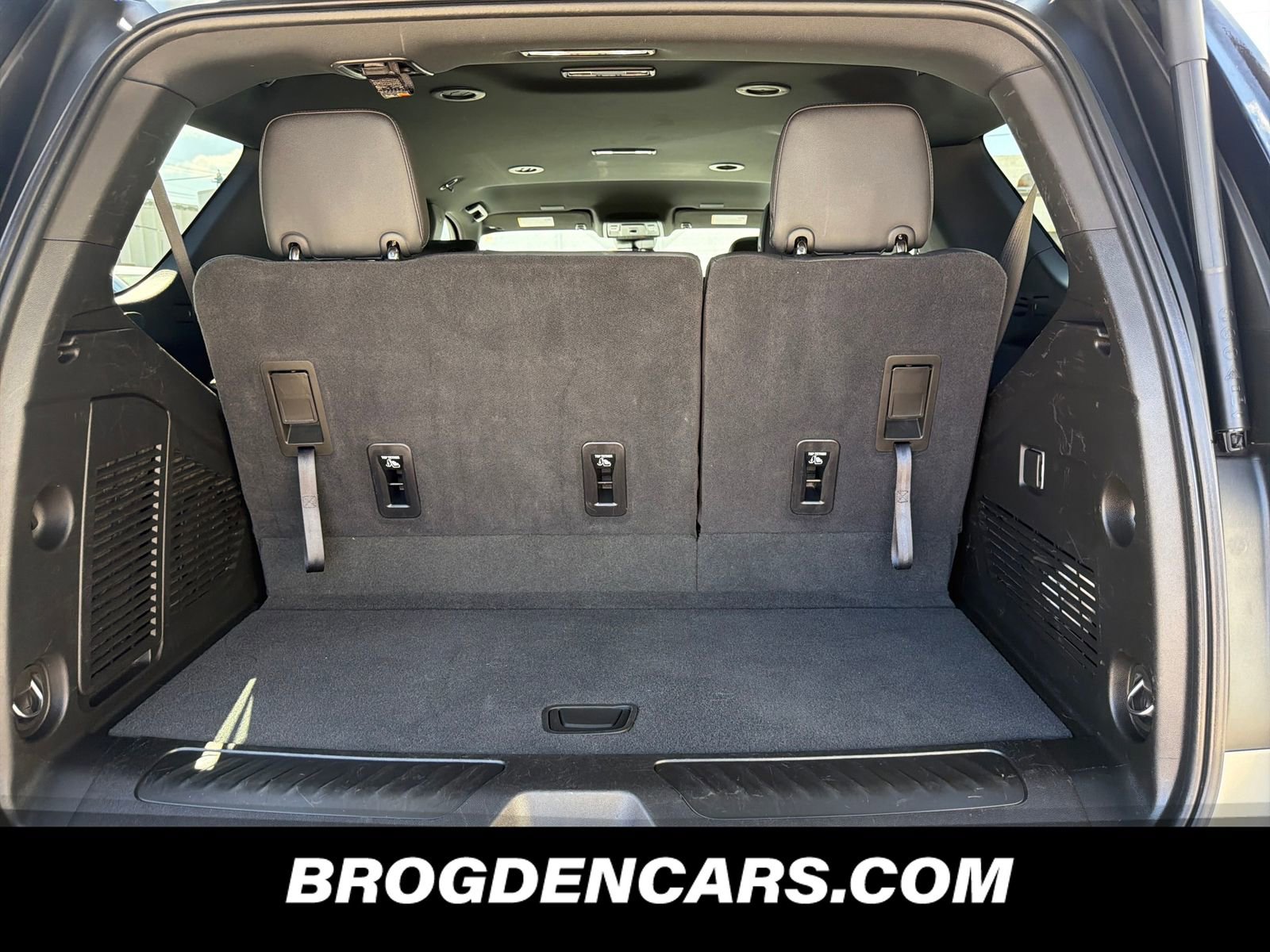 Used 2025 Chevrolet Tahoe LT AWD/4WD image 9
