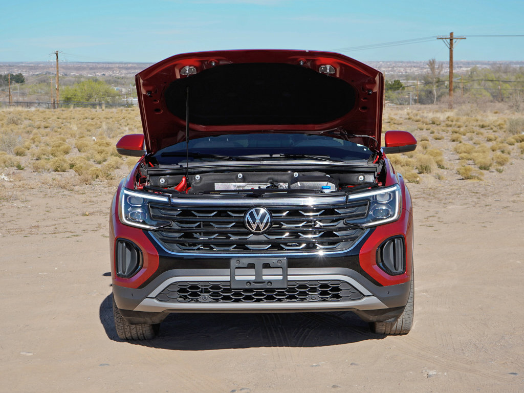 Used 2025 Volkswagen Atlas Cross Sport SE w/ Panoramic Sunroof Package image 4