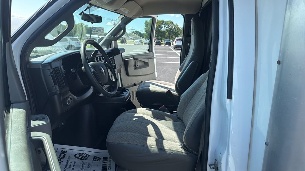 Used 2016 Chevrolet Express 3500 RWD image 16