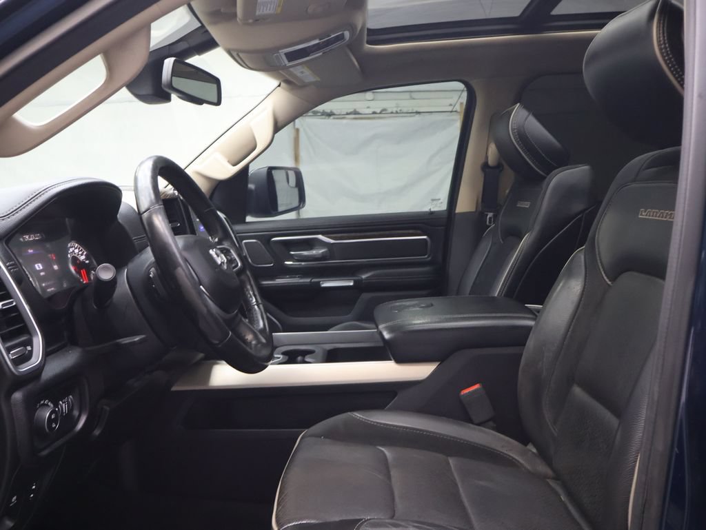Used 2019 RAM 1500 Laramie AWD/4WD image 16