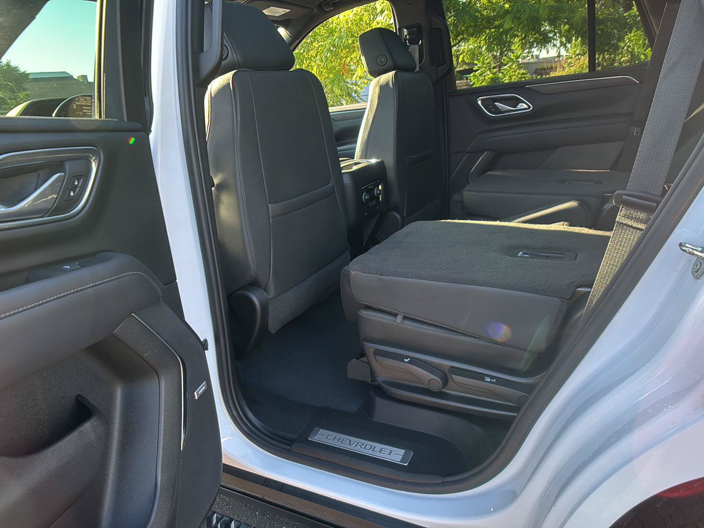 Used 2023 Chevrolet Tahoe Z71 w/ Luxury Package AWD/4WD image 27