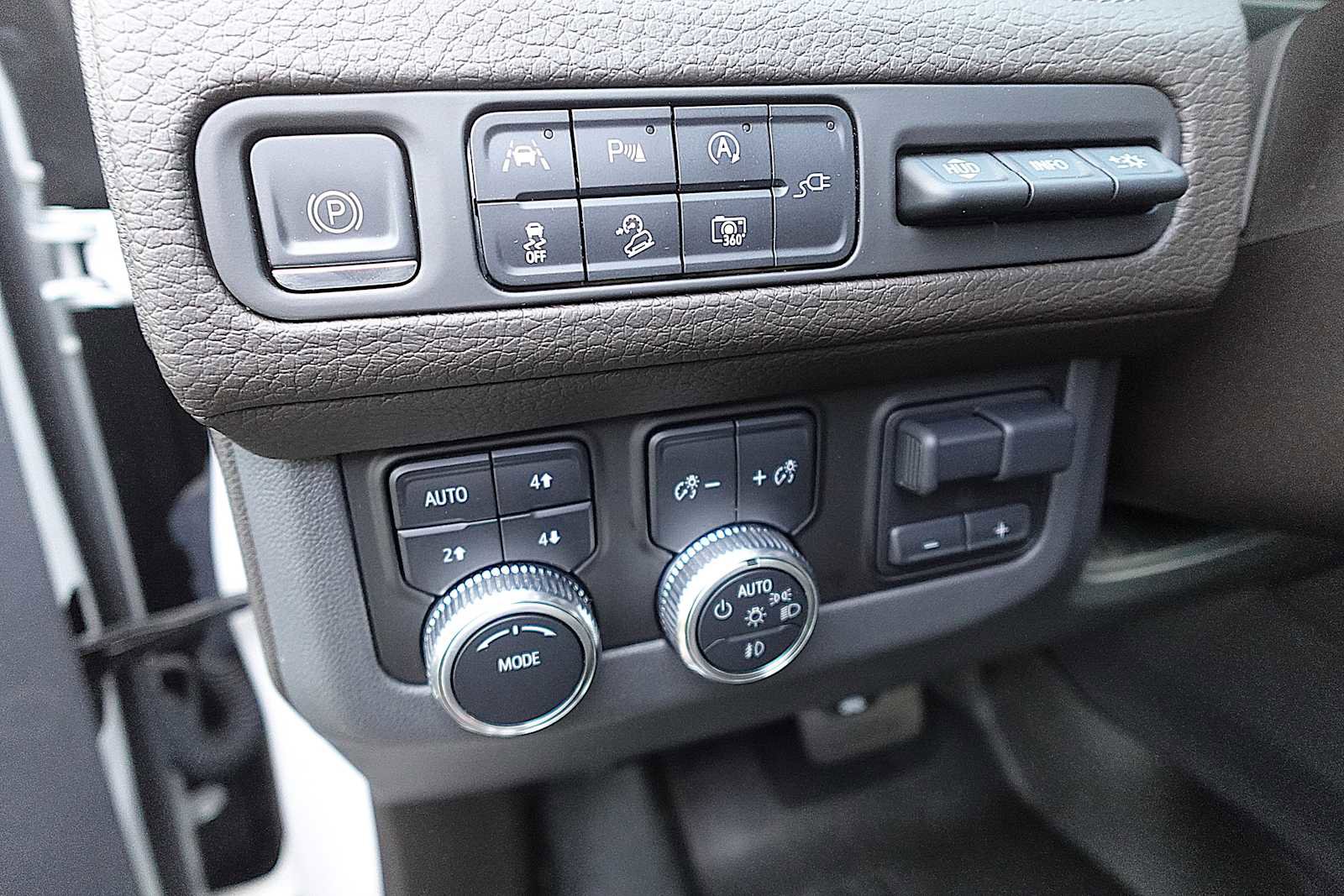 Used 2022 GMC Yukon Denali w/ Max Trailering Package AWD/4WD image 15