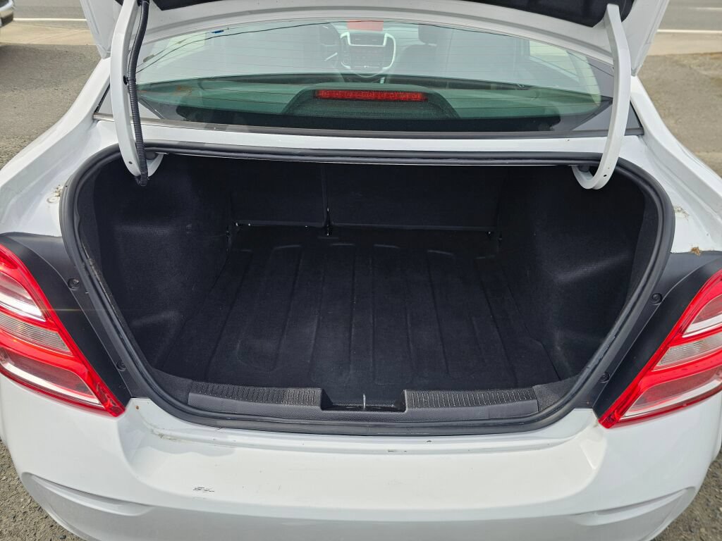 Used 2019 Chevrolet Sonic Premier FWD image 18