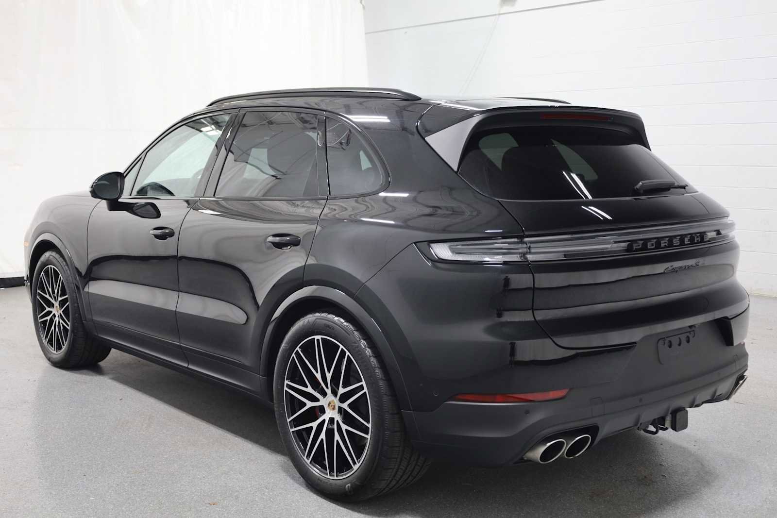 Certified 2025 Porsche Cayenne S image 3