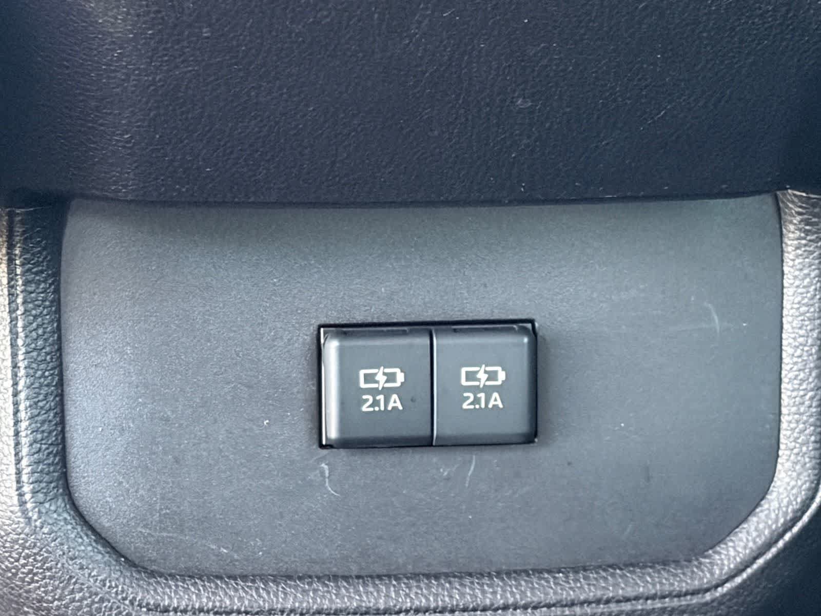 Used 2021 Toyota Highlander LE FWD image 13
