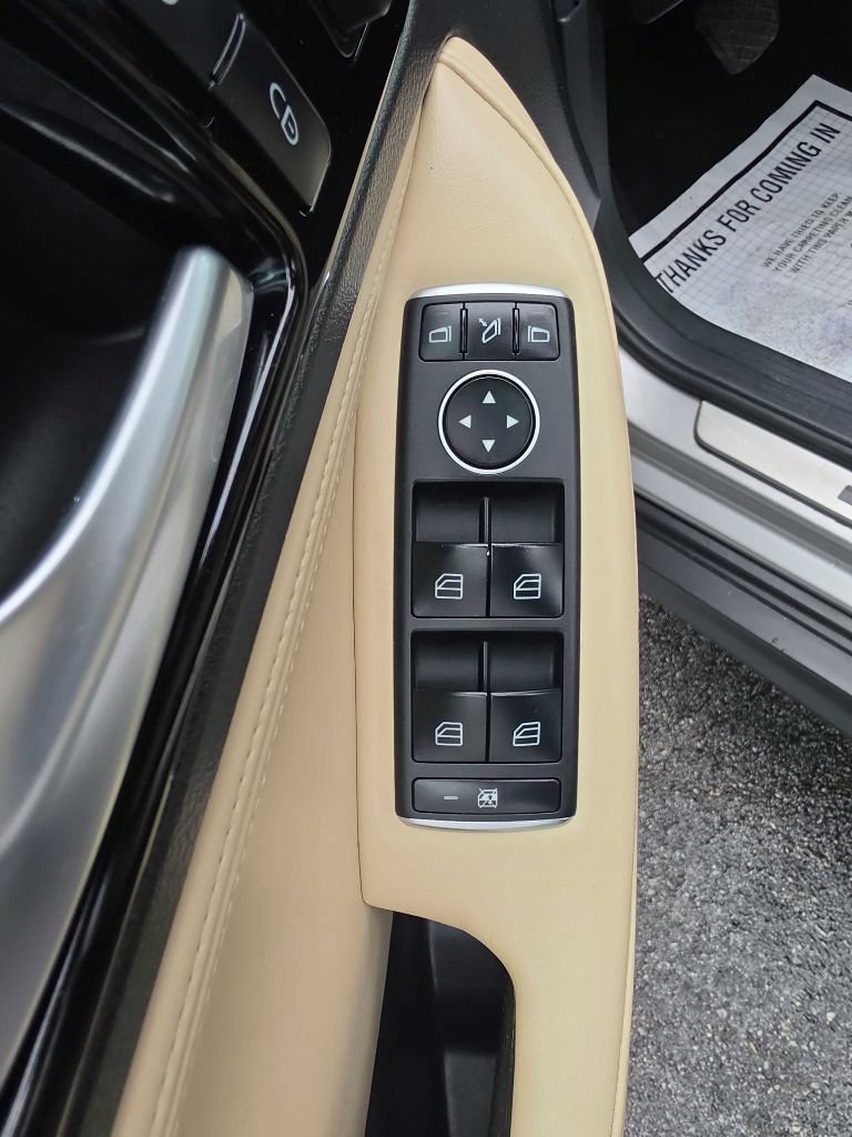 Used 2019 INFINITI QX30 AWD w/ Navigation Package image 19