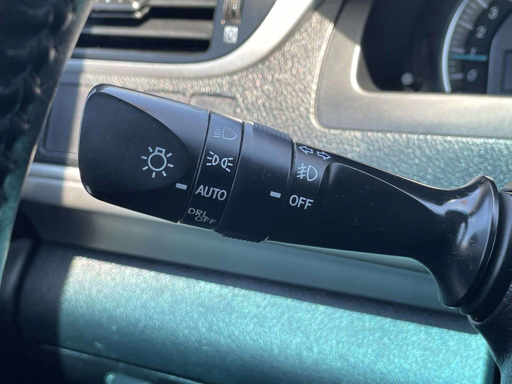 Used 2014 Toyota Camry SE image 29