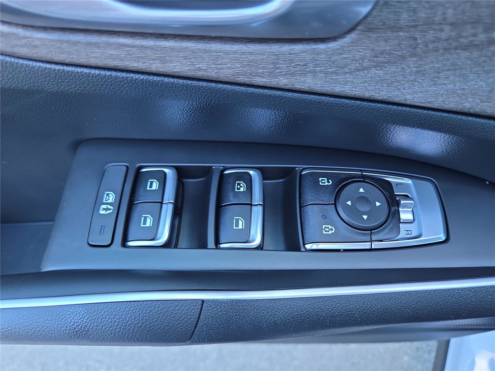 Certified 2021 Kia Sorento EX w/ EX AWD X-Line Package image 14