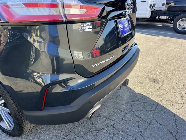 Used 2022 Ford Edge Titanium w/ Class II Trailer Tow Package image 10