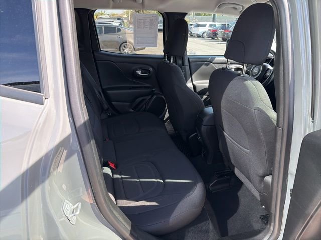 Used 2022 Jeep Renegade Latitude w/ Convenience Group AWD/4WD image 30