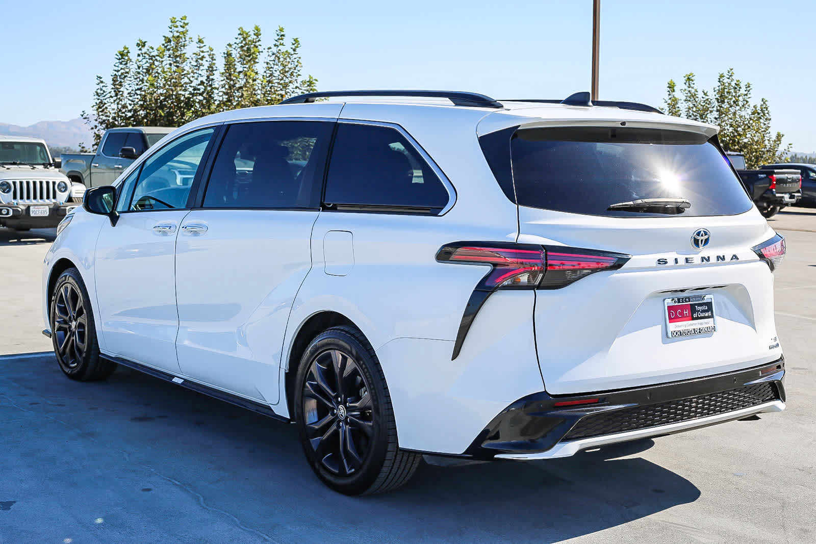 Certified 2023 Toyota Sienna XSE w/ XSE Plus Package FWD image 8