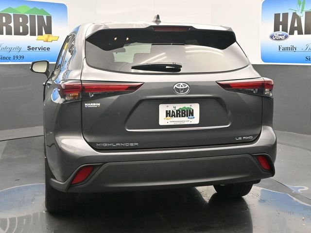 Used 2024 Toyota Highlander LE image 4