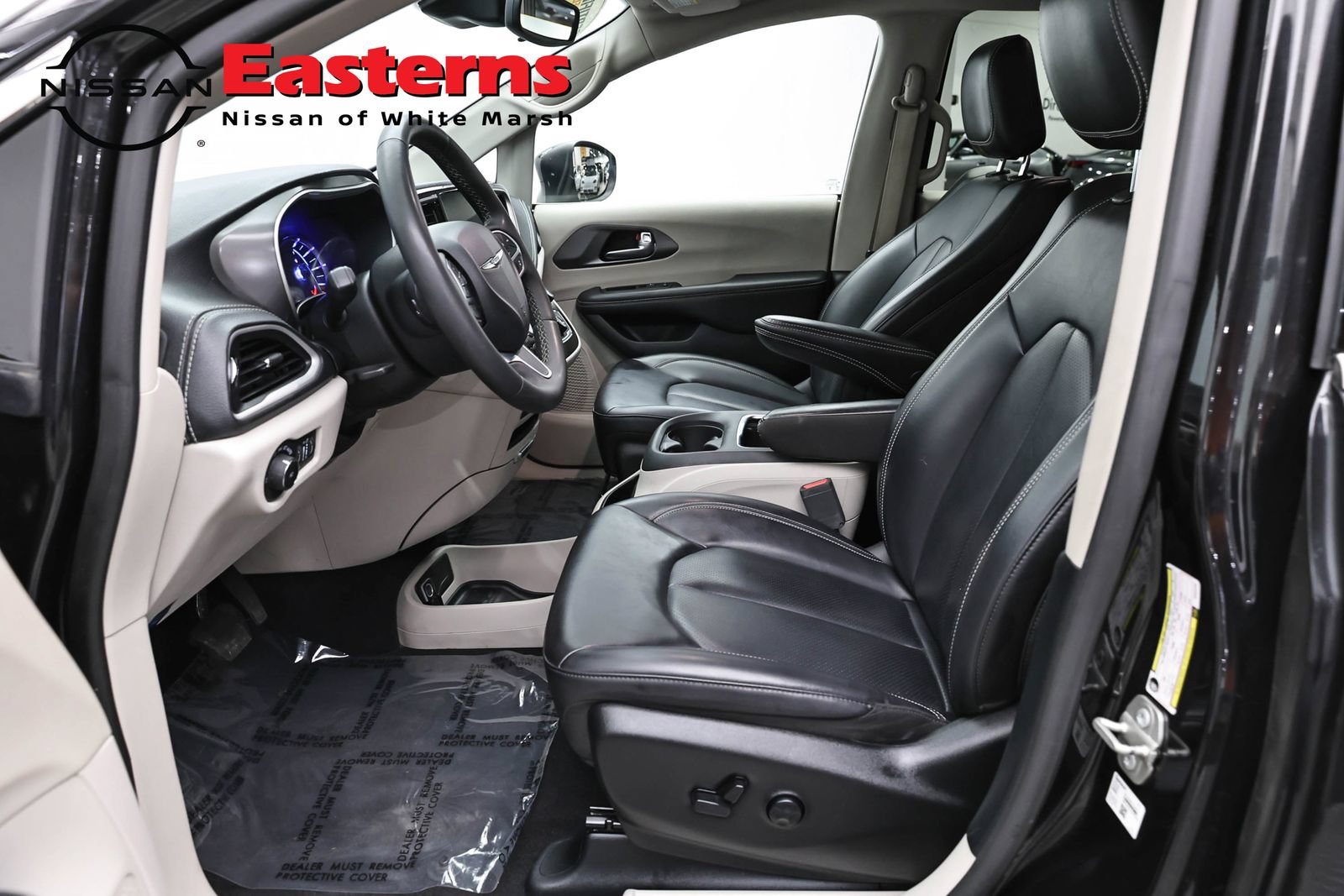 Used 2023 Chrysler Pacifica Touring-L FWD image 14