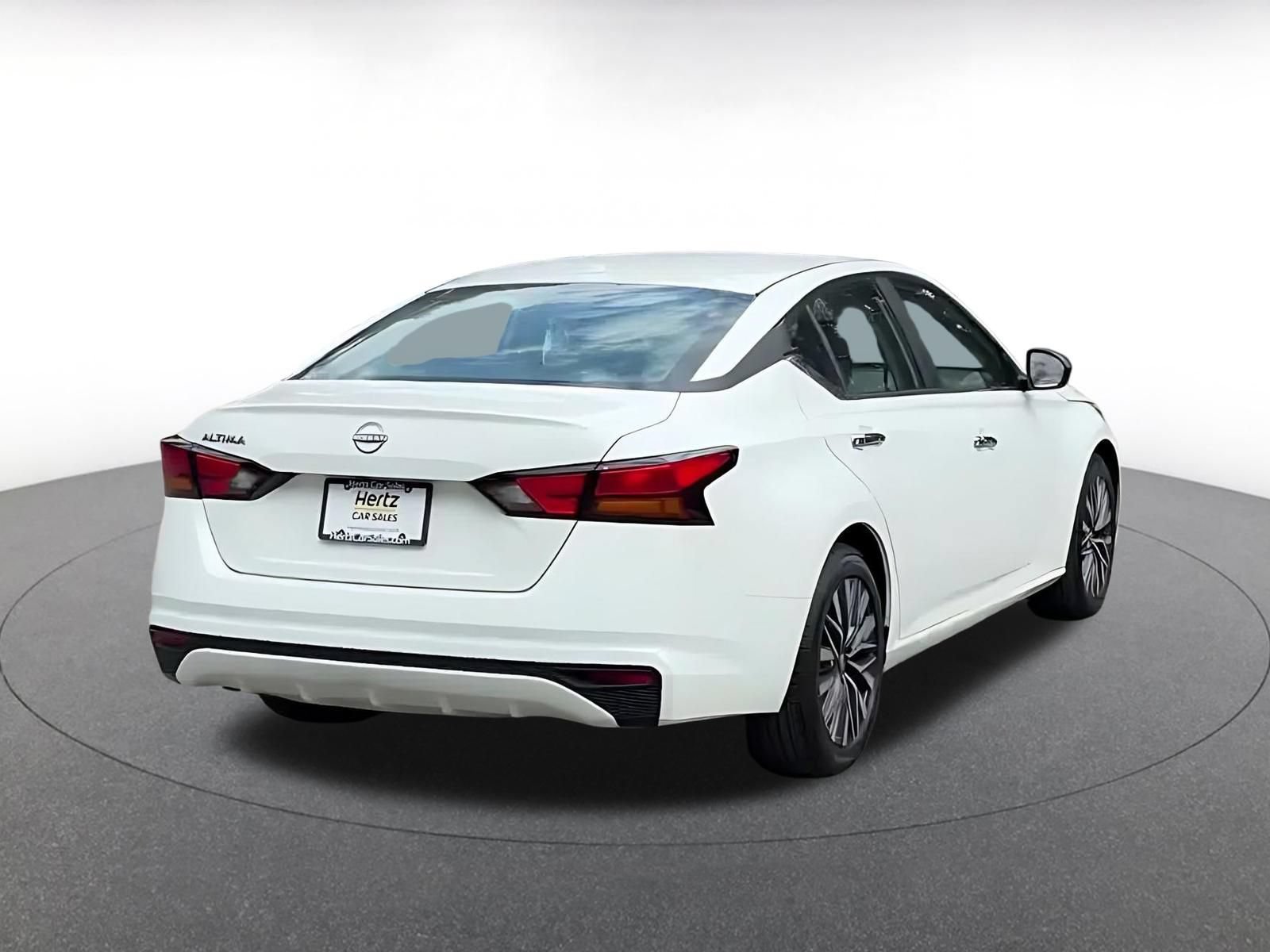 Used 2025 Nissan Altima 2.5 SV FWD image 11
