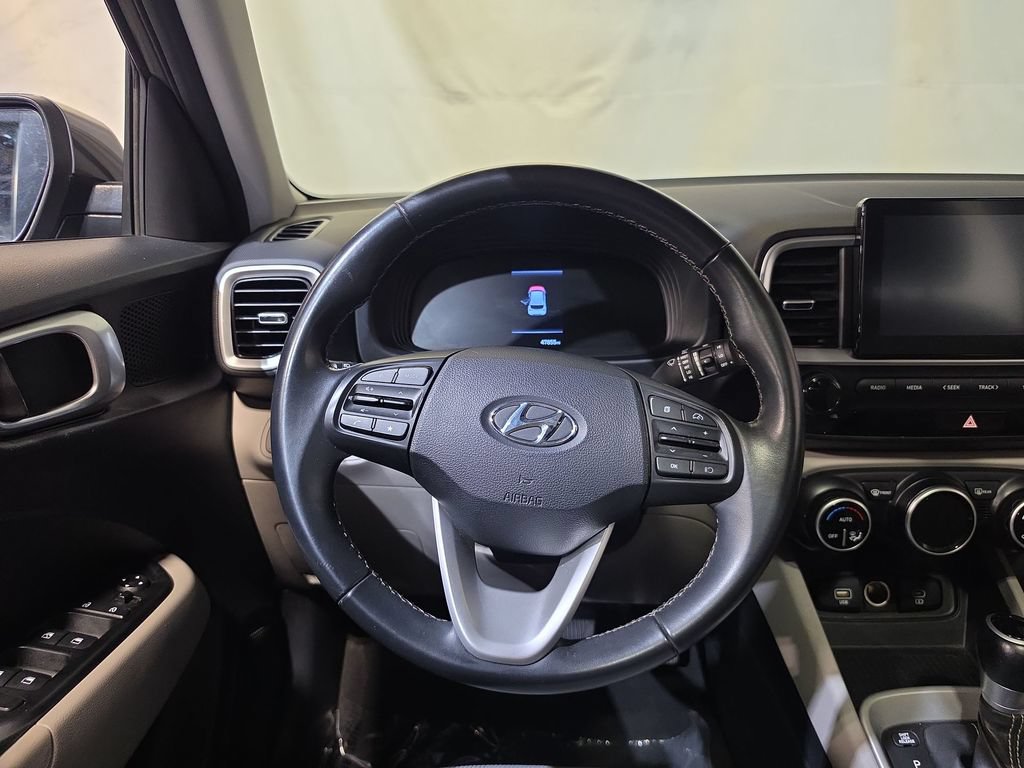 Used 2024 Hyundai Venue SEL FWD image 11