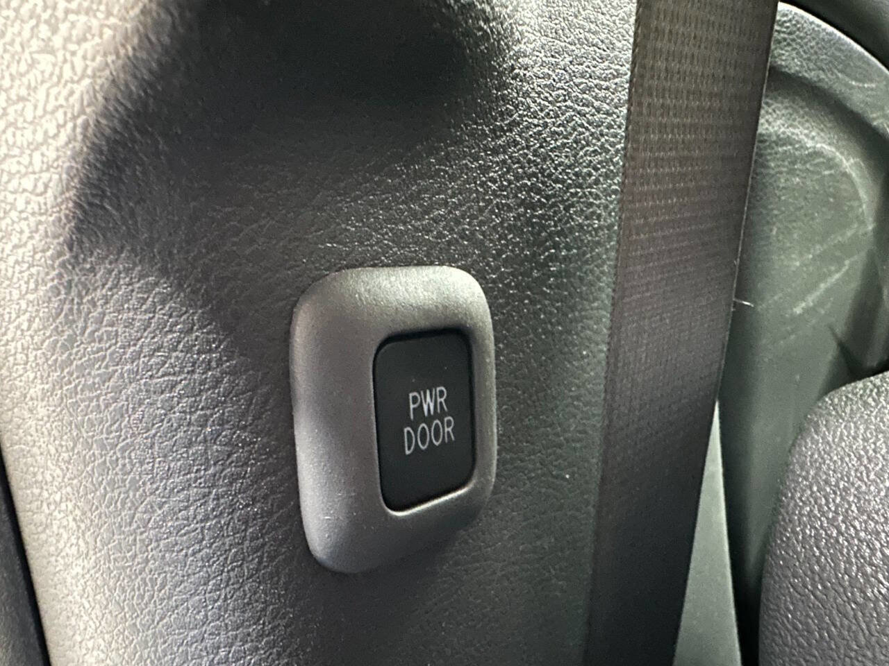 Used 2021 Toyota Sienna XLE image 31
