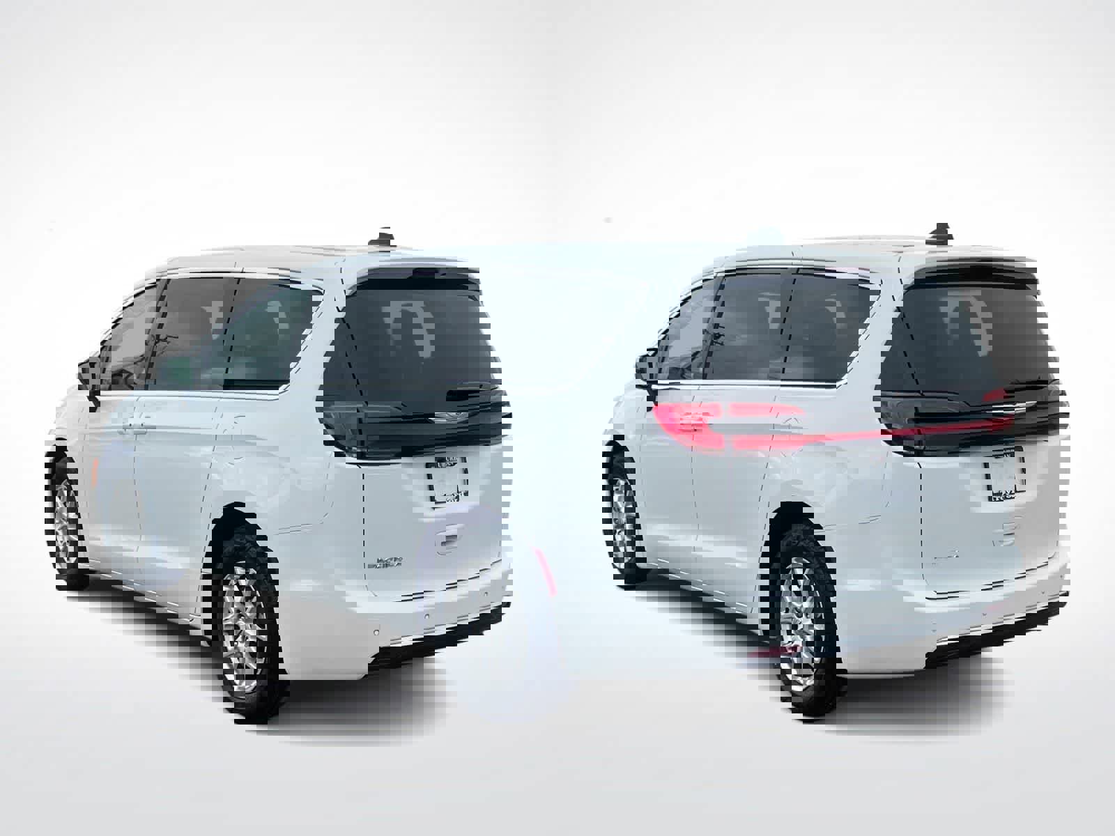 Used 2023 Chrysler Pacifica Touring-L image 6