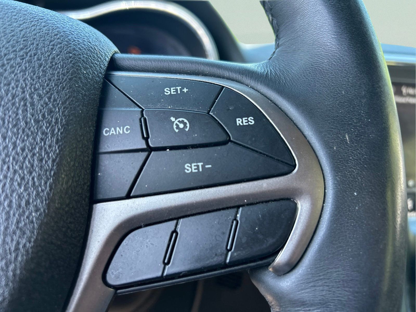 Used 2018 Jeep Grand Cherokee Altitude RWD image 15