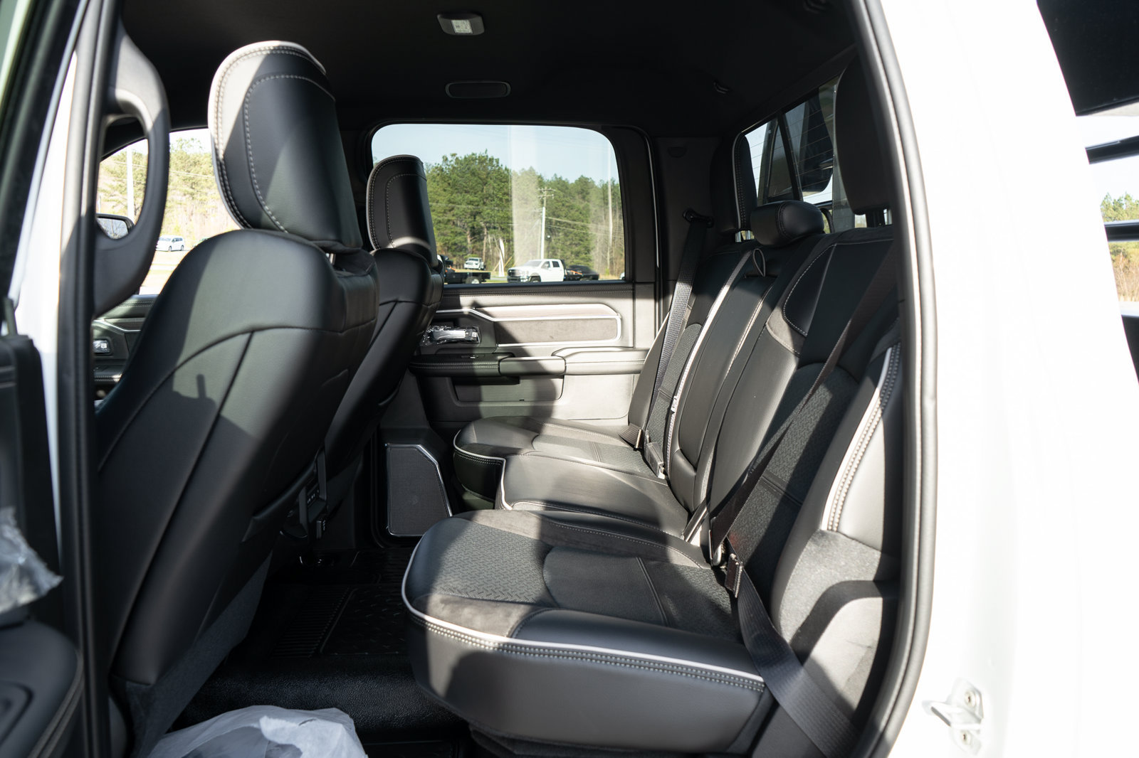 New 2026 RAM 4500 4x4 Crew Cab DRW w/ Laramie Trim Package image 17