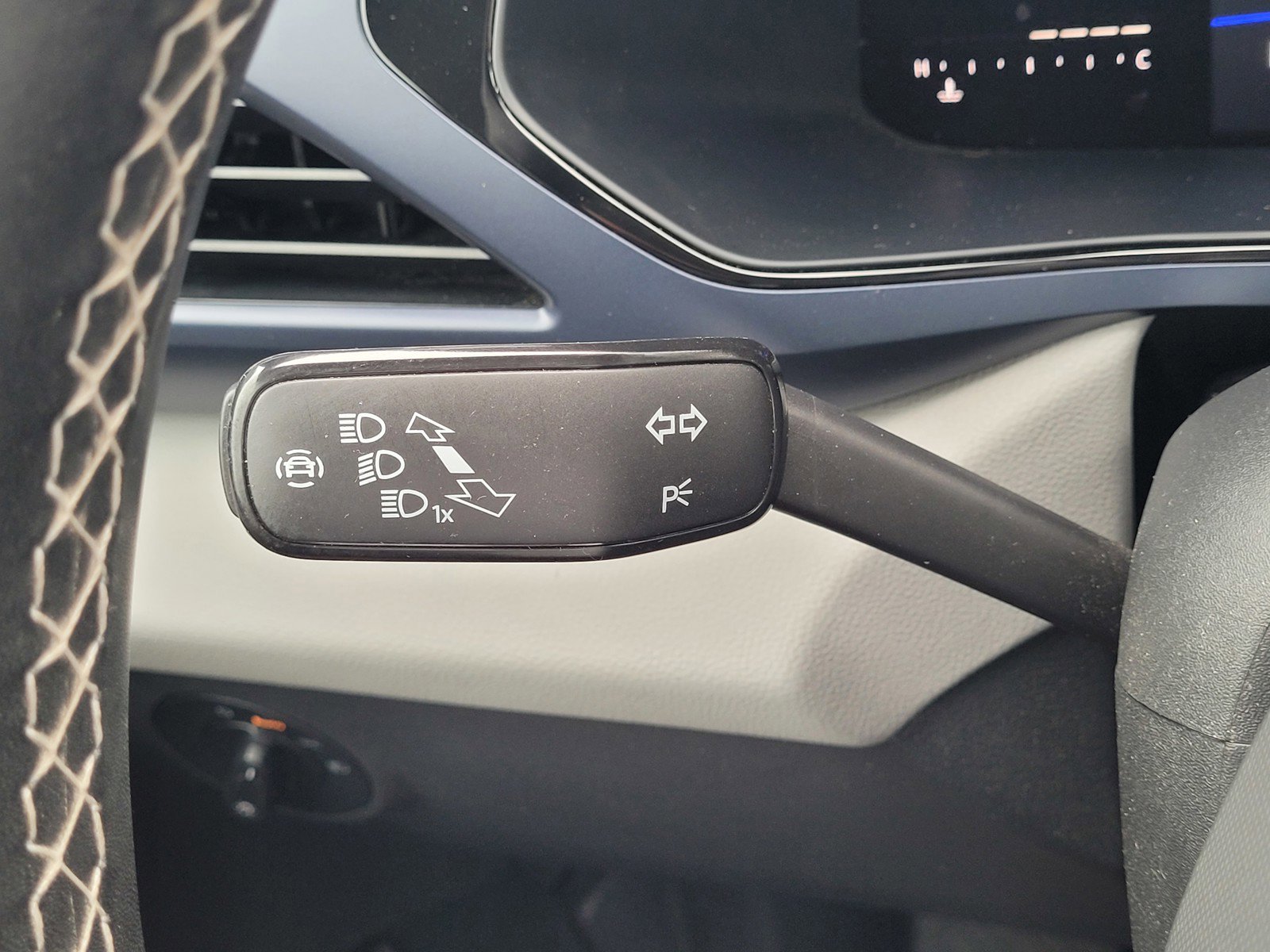 Used 2023 Volkswagen Taos SE image 25