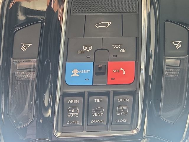 Used 2022 Jeep Grand Cherokee Overland w/ Luxury Tech Group IV image 25