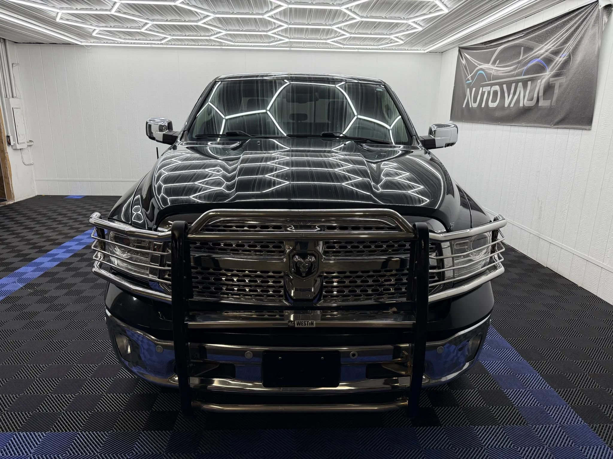 Used 2016 RAM 1500 Laramie w/ Convenience Group AWD/4WD image 4