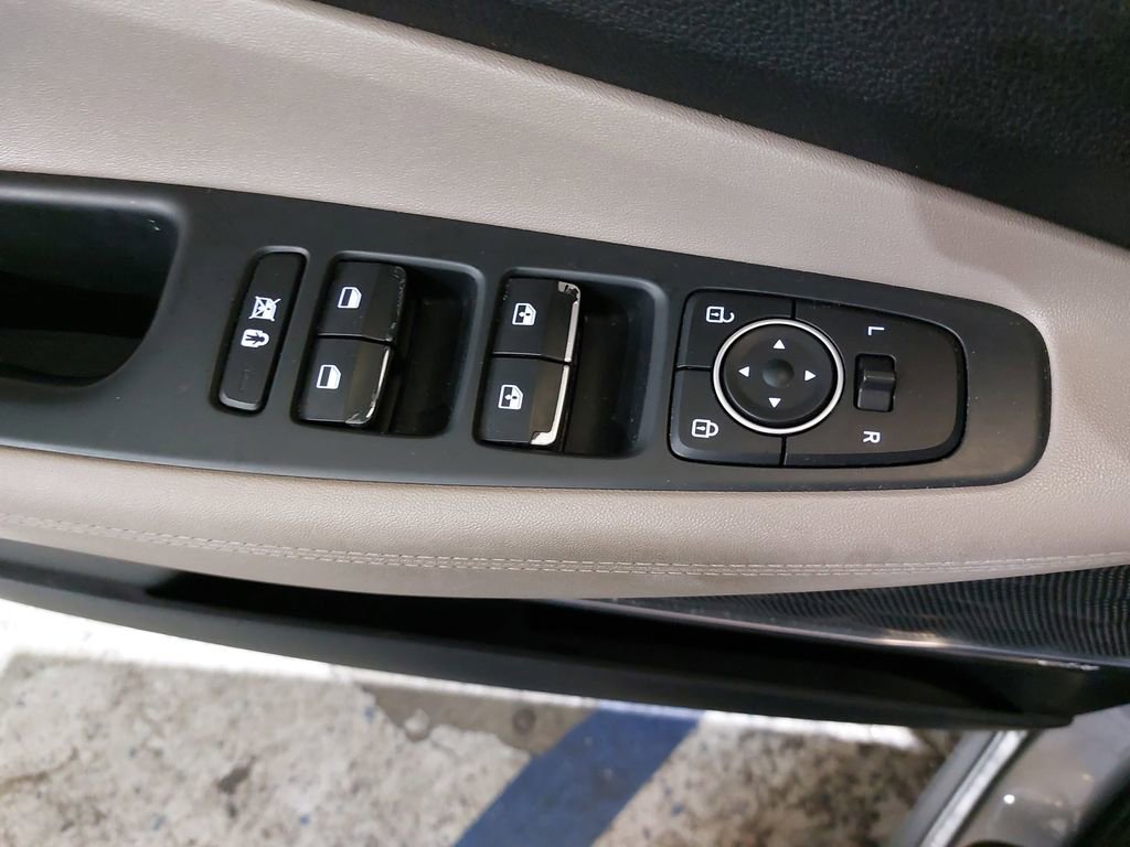 Used 2019 Hyundai Santa Fe SEL FWD image 29