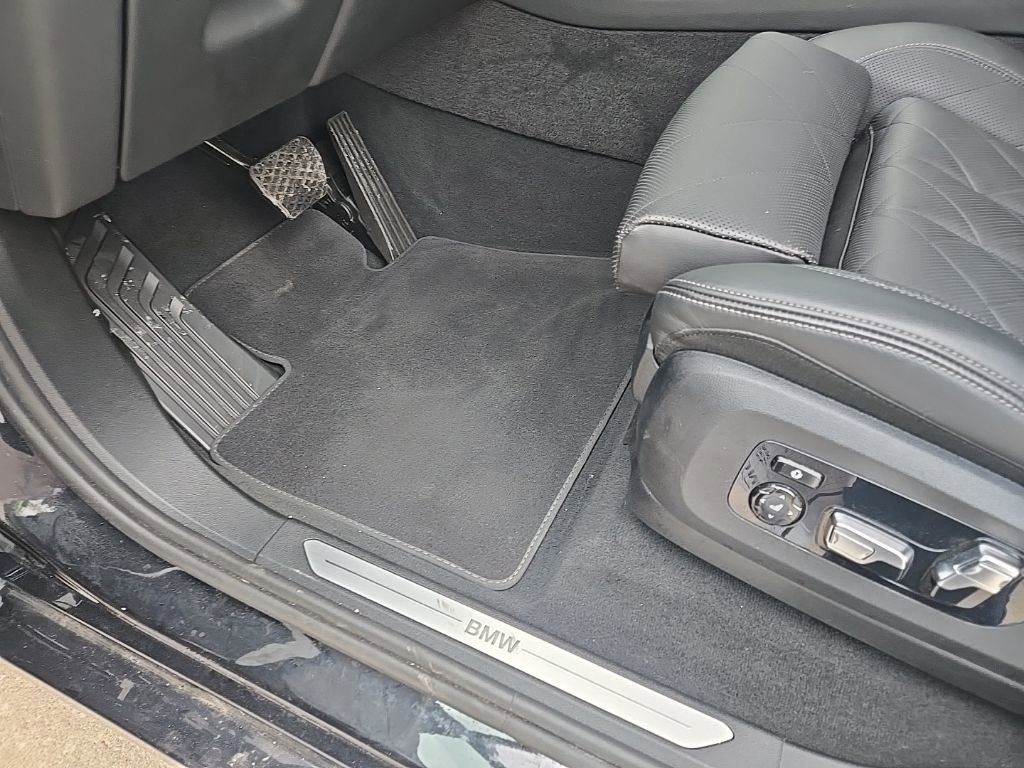 Used 2024 BMW X7 xDrive40i w/ Climate Comfort Package image 39