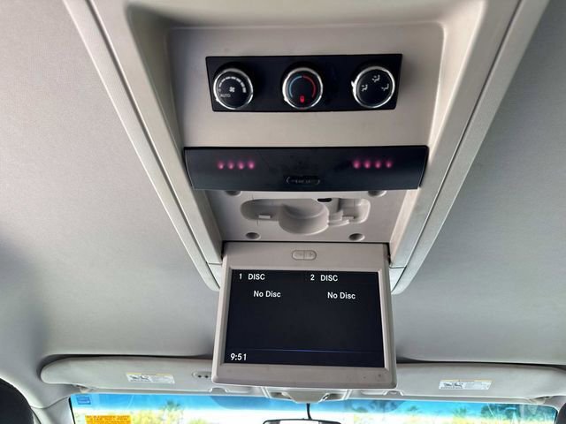 Used 2016 Chrysler Town & Country Touring image 11