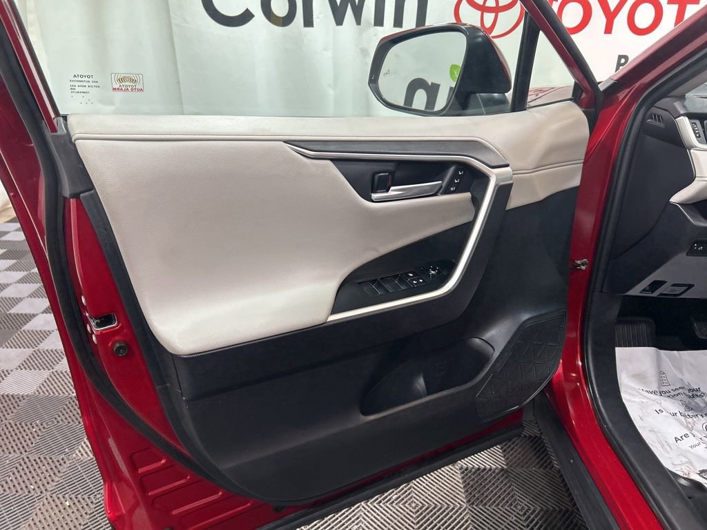 Used 2020 Toyota RAV4 Limited AWD/4WD image 21