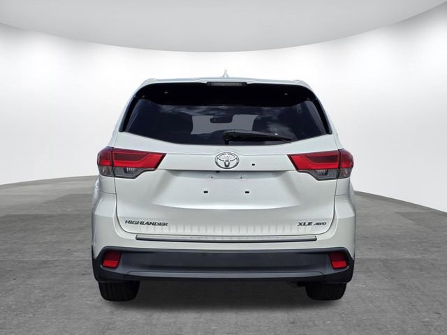 Used 2017 Toyota Highlander XLE AWD/4WD image 5