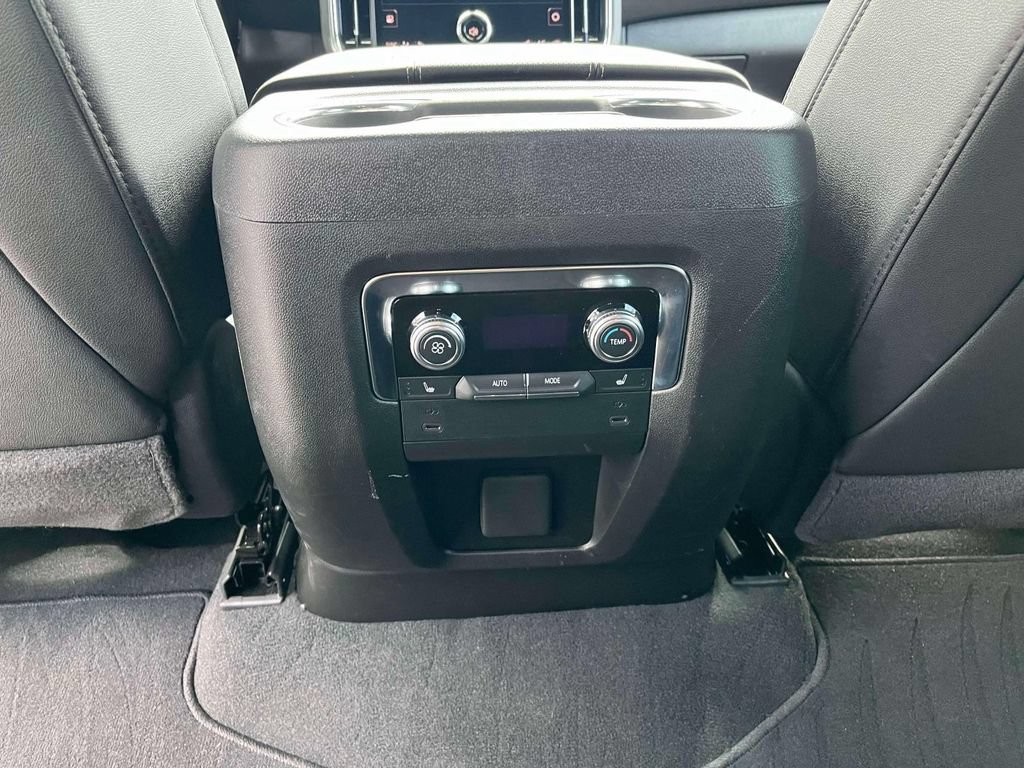 New 2026 GMC Yukon XL Elevation AWD/4WD image 14