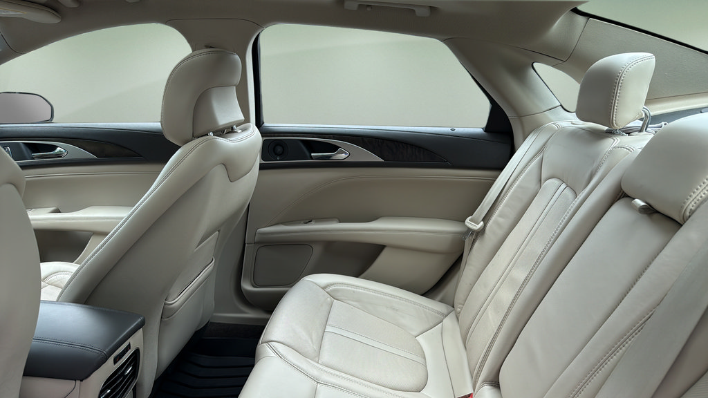 Used 2018 Lincoln MKZ Reserve w/ Climate Package FWD image 15