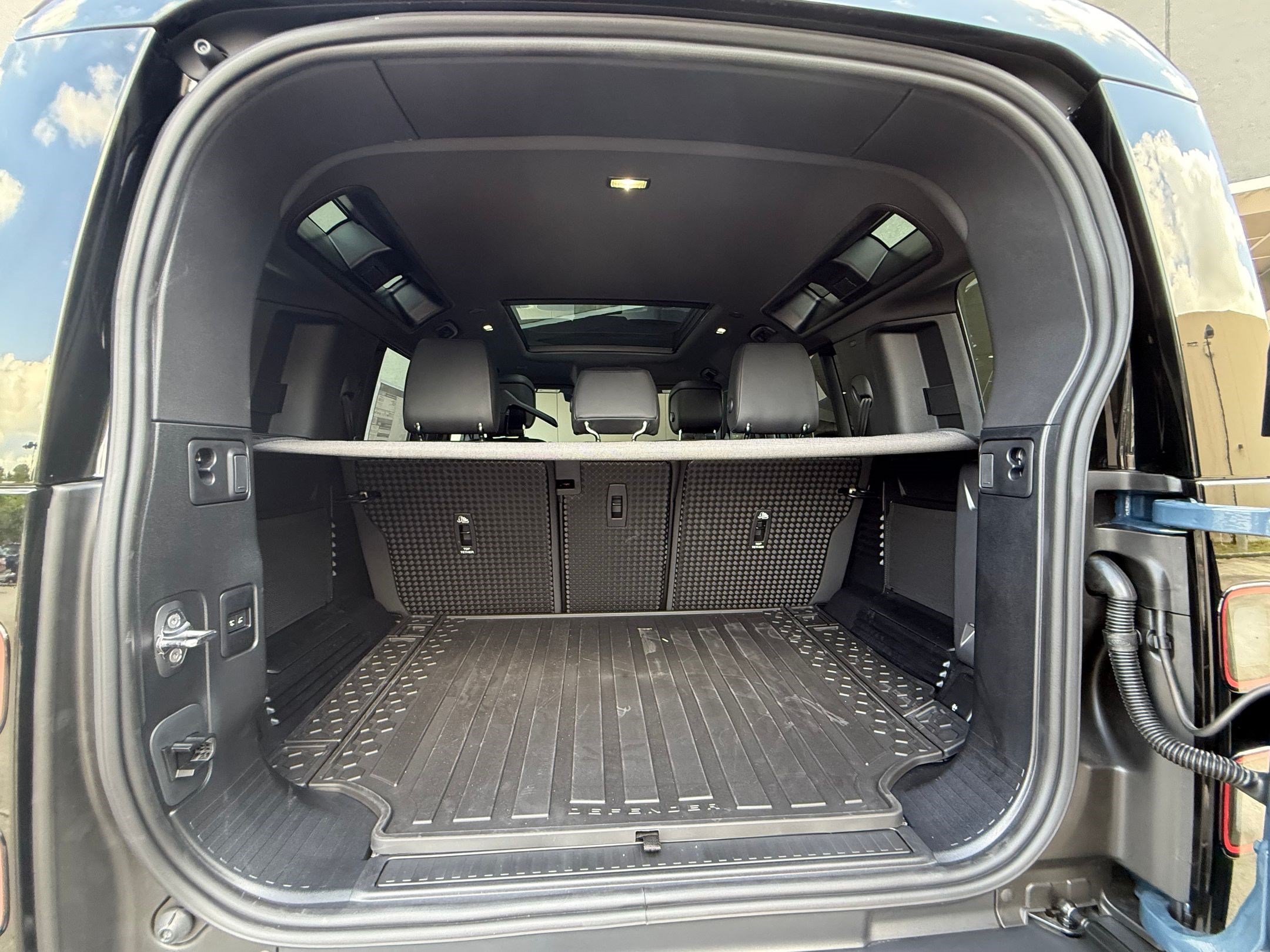 New 2026 Land Rover Defender 110 S AWD/4WD image 31