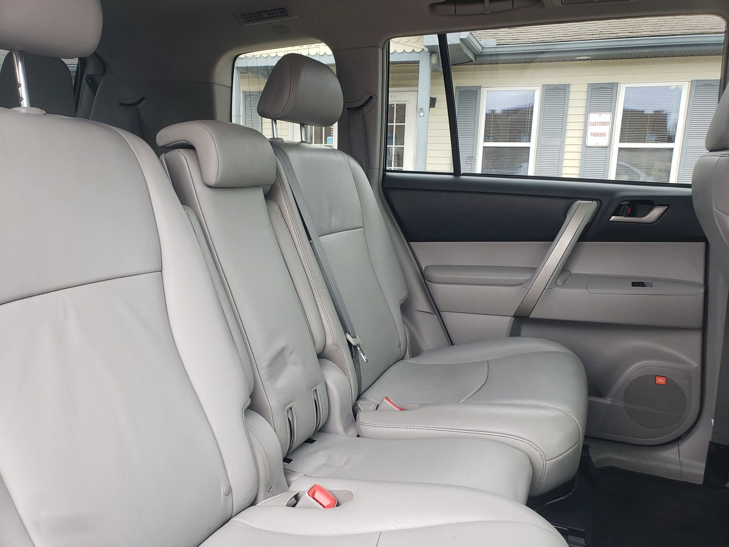 Used 2012 Toyota Highlander SE image 17