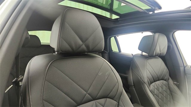 Used 2024 BMW X6 xDrive40i w/ Premium Package image 23